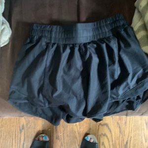 Lululemon hotty hot black shorts